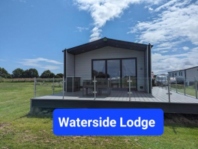 Waterside Lodge - Stunning - Dog Friendly